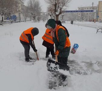 Қар тазалау жұмыстары жүргізіліп жатыр