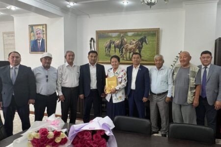 АУДАН ӘКІМІ АУДАННЫҢ ҚҰРМЕТТІ АЗАМАТЫН ҚАБЫЛДАДЫ