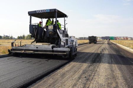 Тараз қаласында 150-ден аса көше жөндеуден өтті