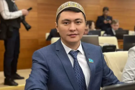 «Еден жуушы болып жұмысқа кіру үшін 500 мың теңге сұрайды». Мұқаев жемқорлықты ашық айыптады