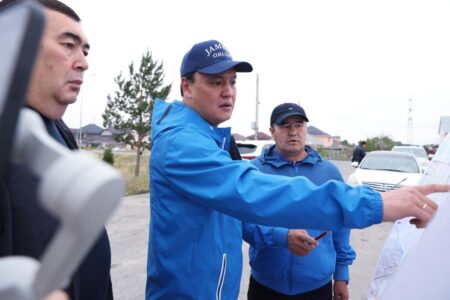 Облыс әкімінің тапсырмасы: Таразда 60 шақырымнан аса канал механикалық тазалаудан өтуде