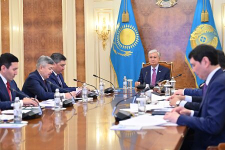 Президент Үкімет мүшелерімен еліміздің экономикалық жағдайын талқылады