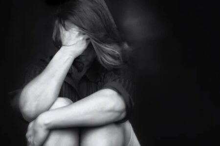 Павлодарда әйел үйіне жасырын кіріп, өзін зорлаған ер адамға сотта кешірім берді