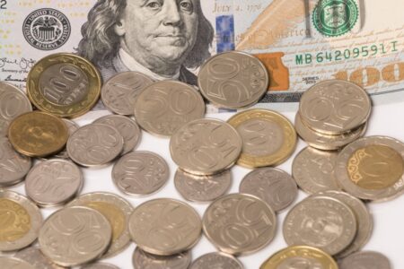 Доллар бағамы биржада 495 теңгеден түсті